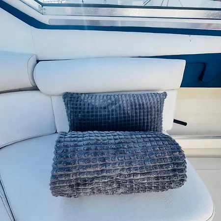 Vina Romance - Romantic Boat In Marina Hotel en barco