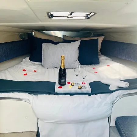 Vina Romance - Romantic Boat In Marina Hotel en barco *