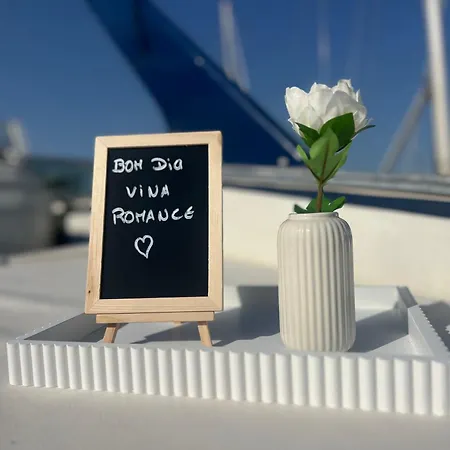 Vina Romance - Romantic Boat In Marina Hotel en barco *