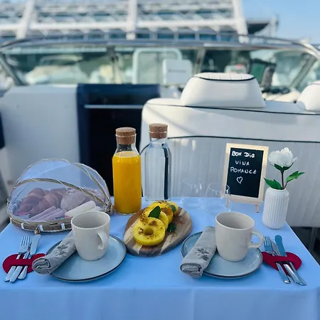Vina Romance - Romantic Boat In Marina * Lisboa