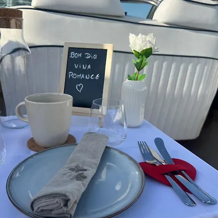 Hotel en barco Vina Romance - Romantic Boat In Marina